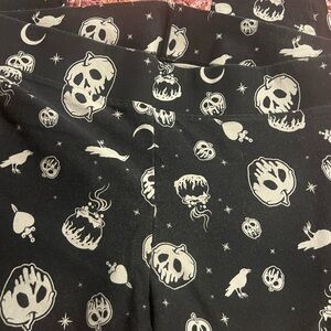 Black Halloween Skull & Poison Apple Print Leggings Torrid evil queens